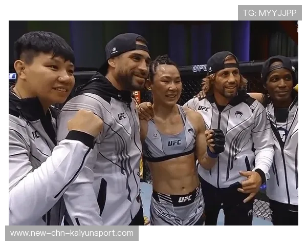 UFC重拳对轰赛季最燃,对手被打到护栏变形 UFC重拳对轰赛季最燃,对手被打到护栏变形