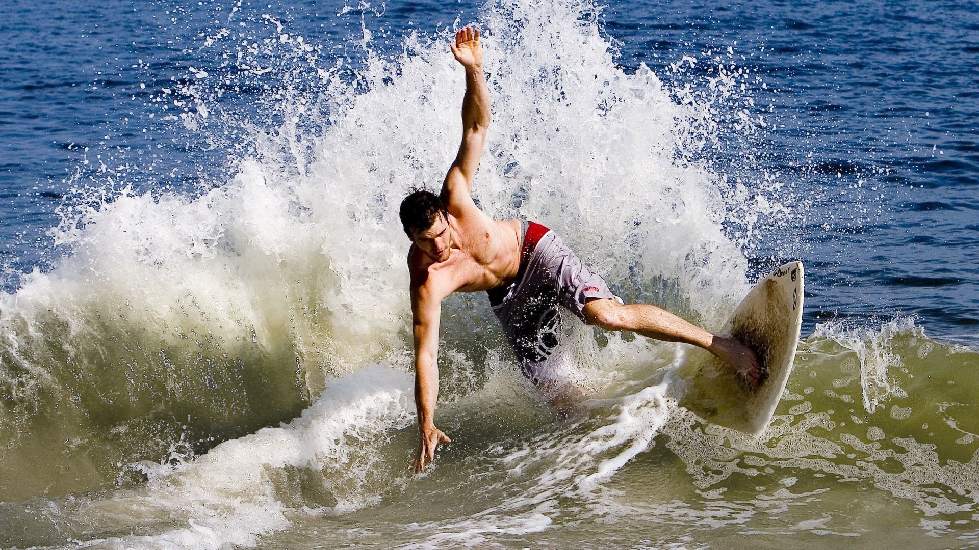 开云ky官网-F1巴林大奖赛汉密尔顿登顶，再度证明实力，f1巴林站比赛结果